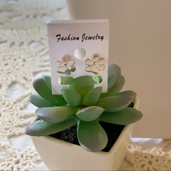 Paw 🐾 Print Silver Stud Earrings 🐶💗 - Picture 6 of 8